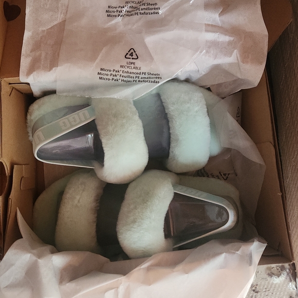 UGG slides - Picture 9 of 9